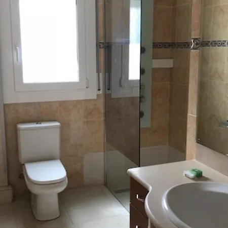 Casa Comoda Con Piscina Privada Y Jardin En - Es-89-143