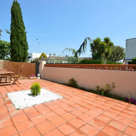 Casa Comoda Con Piscina Privada Y Jardin En - Es-89-143