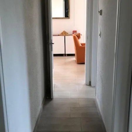 Casa Comoda Con Piscina Privada Y Jardin En - Es-89-143 *