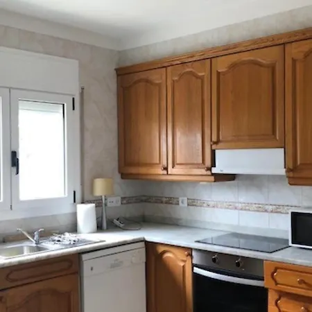Casa Comoda Con Piscina Privada Y Jardin En - Es-89-143